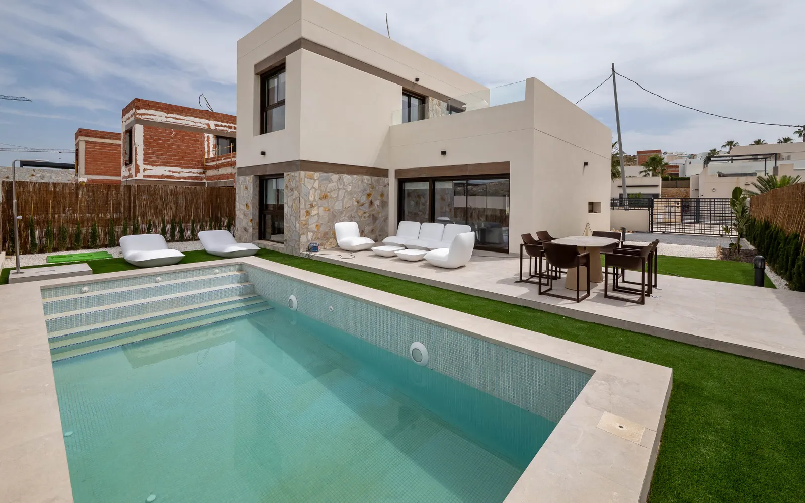 Chalet independiente de 3 dormitorios en Algorfa, Costa Blanca — foto 1 de 1