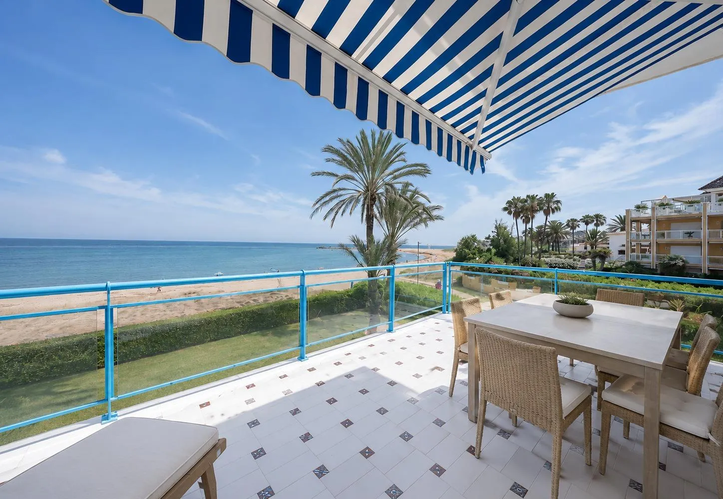 شقة de 2 dormitorios en Dénia, Costa Blanca — صورة 1 من 29