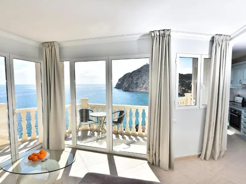 Local comercial de 24 dormitorios en Benidorm, Costa Blanca — foto 4 de 27