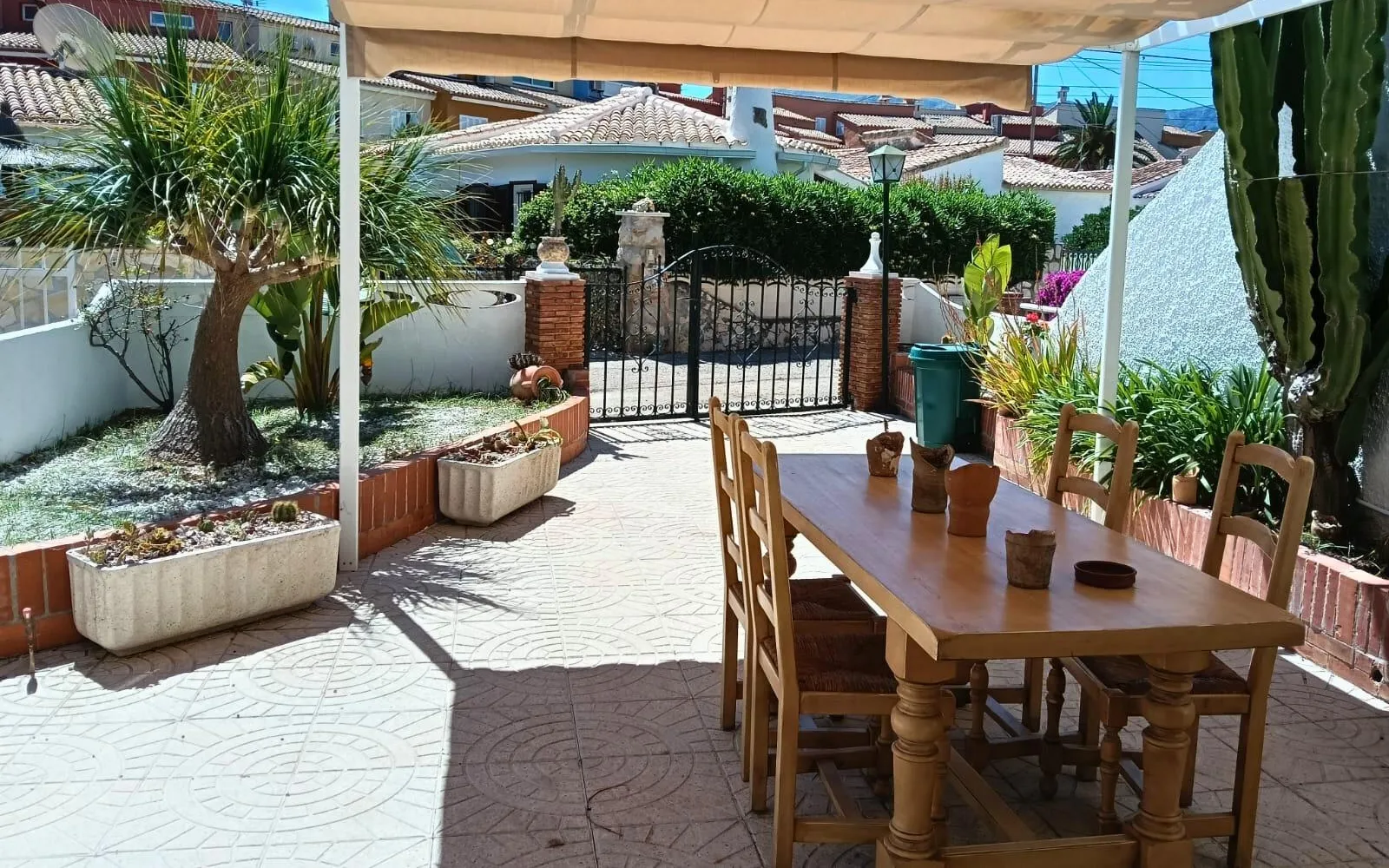 بنغالو de 3 dormitorios en Dénia, Costa Blanca — صورة 1 من 11