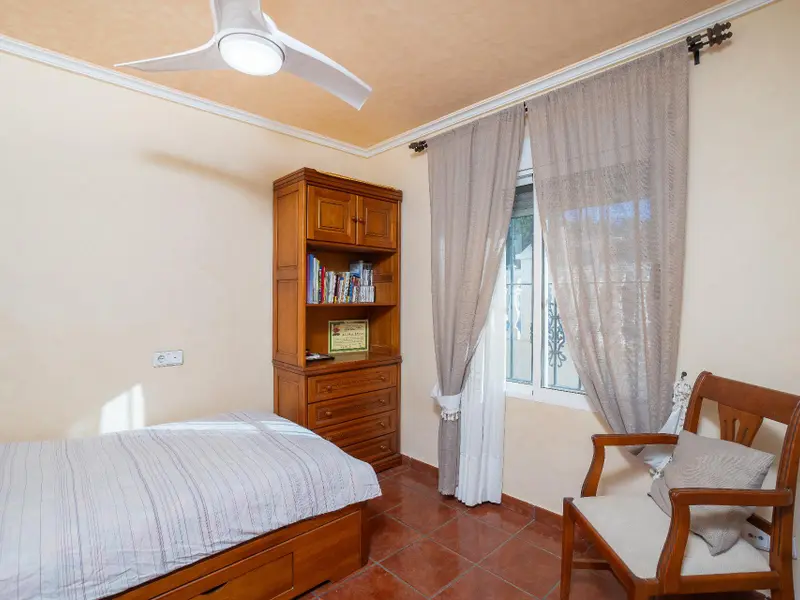 Villa with 3 bedrooms in Elche, Costa Blanca — photo 13 of 30
