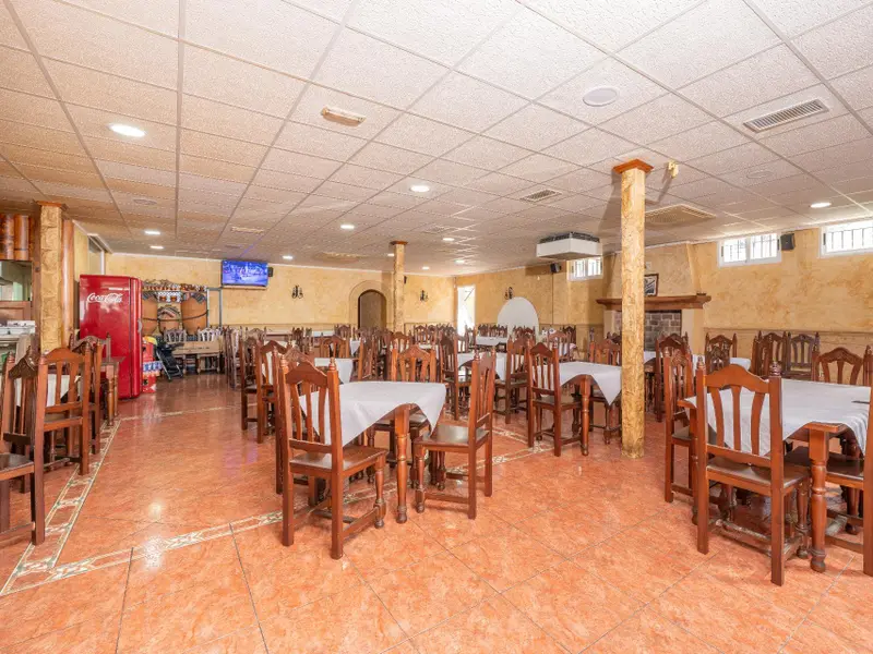 Local comercial de 4 dormitorios en Desconocido, Costa Blanca — foto 3 de 30