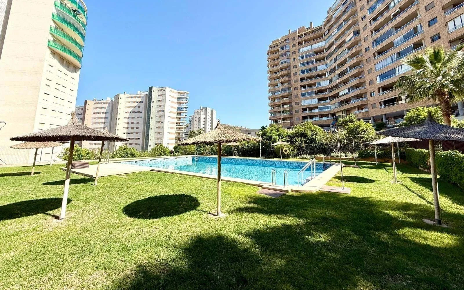 Apartamento de 3 dormitorios en Villajoyosa, Costa Blanca — foto 1 de 23