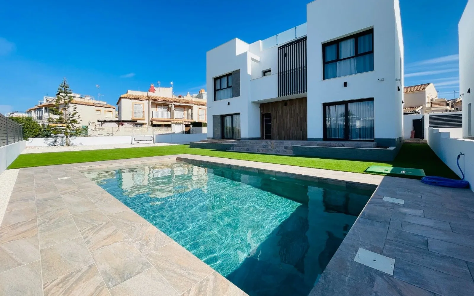 Villa mit 5 Schlafzimmern in Torrevieja, Costa Blanca — Foto 1 von 30