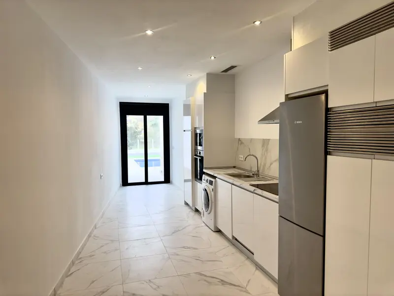 Villa de 4 dormitorios en Rojales, Costa Blanca — foto 28 de 30