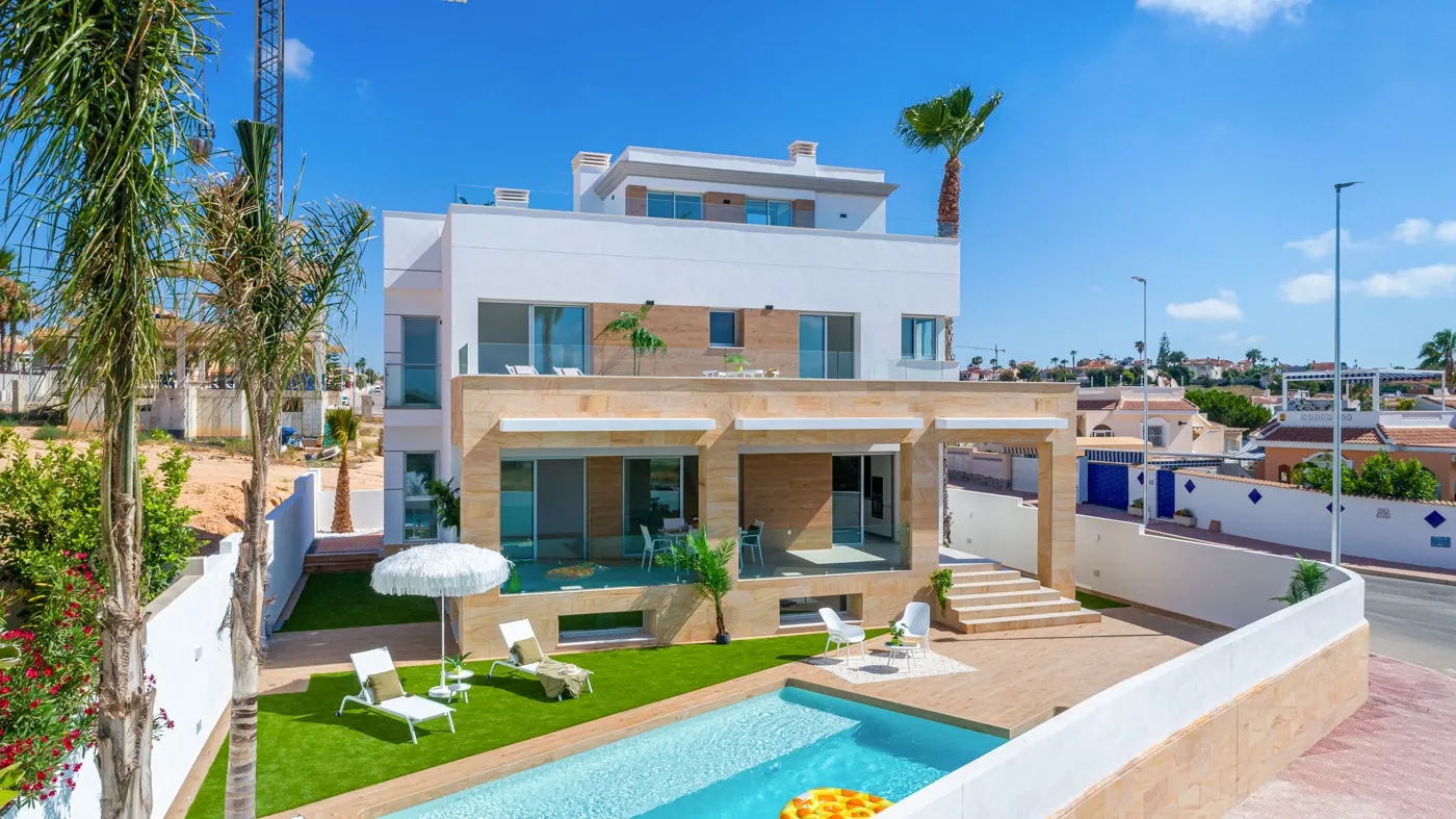 Chalet independiente de 4 dormitorios en Rojales, Costa Blanca — foto 1 de 1