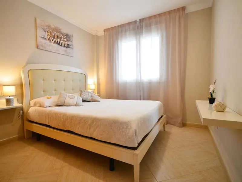 Local comercial de 24 dormitorios en Benidorm, Costa Blanca — foto 25 de 27