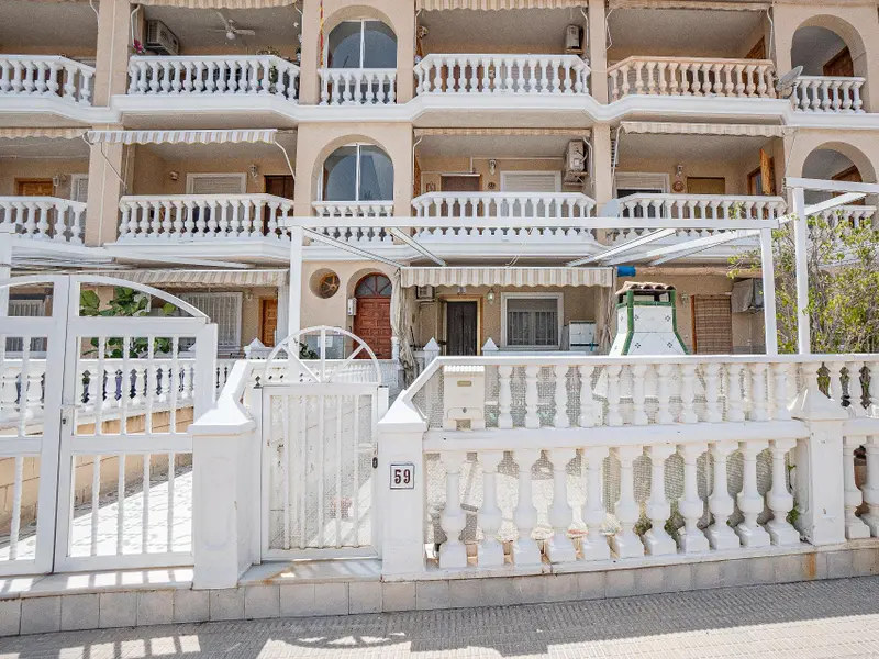 Apartamento de 2 dormitorios en Santa Pola, Costa Blanca — foto 2 de 23