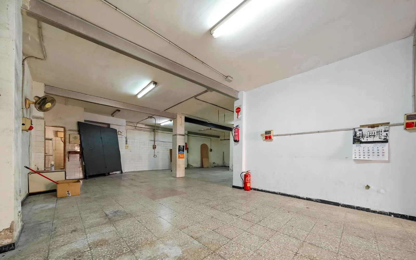 Local comercial en Elche, Costa Blanca — foto 1 de 14