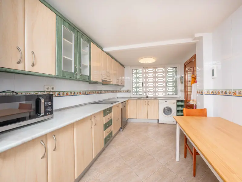 Apartamento de 2 dormitorios en Benidorm, Costa Blanca — foto 25 de 28