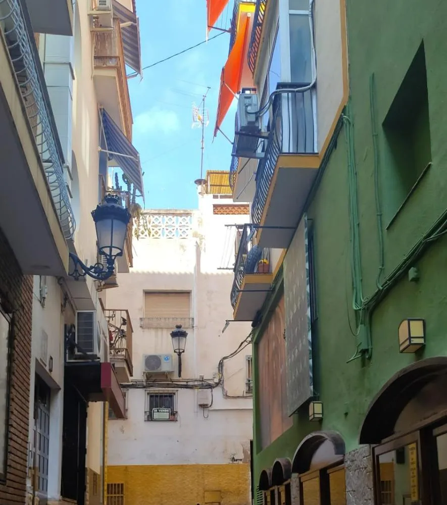 Local comercial de 6 dormitorios en Benidorm, Costa Blanca — foto 1 de 13