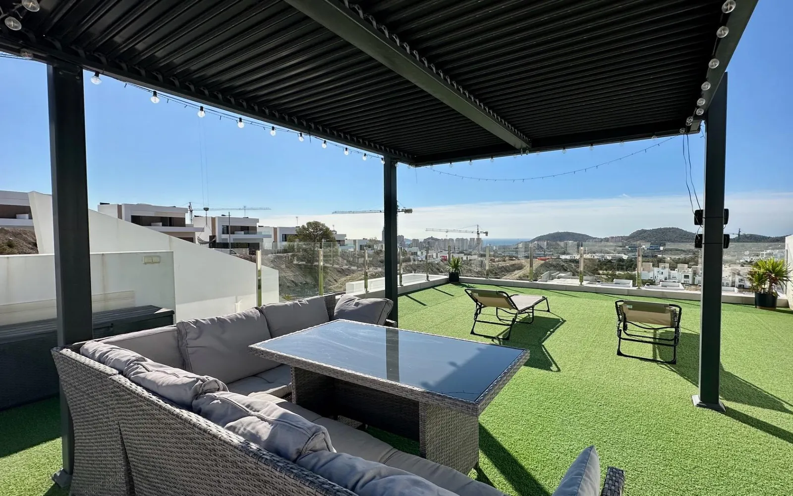 Penthouse mit 2 Schlafzimmern in Finestrat, Costa Blanca — Foto 1 von 22