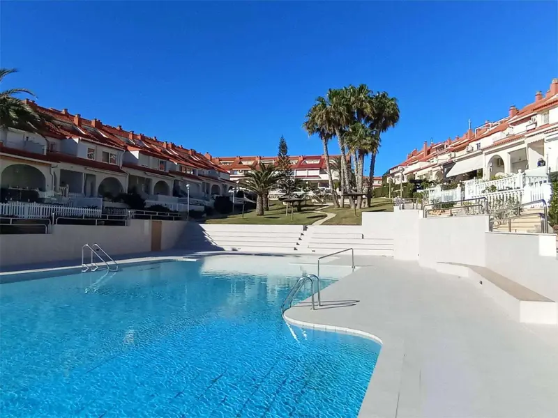 Villa de 5 dormitorios en Desconocido, Costa Blanca — foto 1 de 20