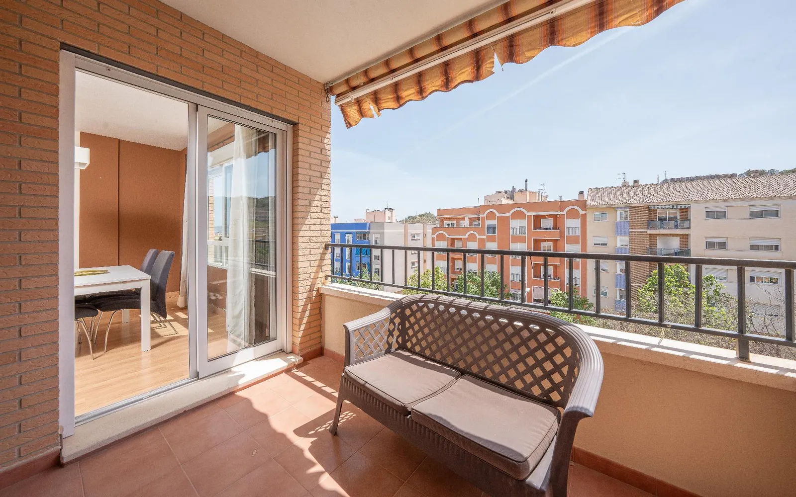 Apartamento de 3 dormitorios en Aspe, Costa Blanca — foto 1 de 27