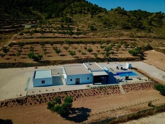 Villa de 3 dormitorios en Hondón de las Nieves, Costa Blanca — foto 16 de 29