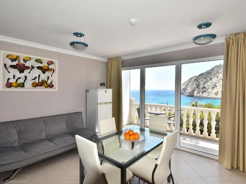 Local comercial de 24 dormitorios en Benidorm, Costa Blanca — foto 18 de 27