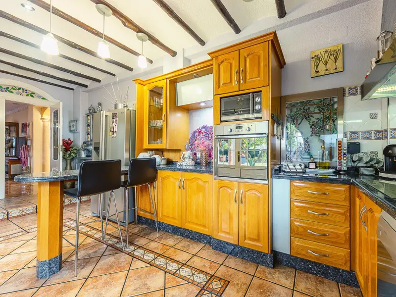 Villa de 5 dormitorios en Elda, Costa Blanca — foto 26 de 30