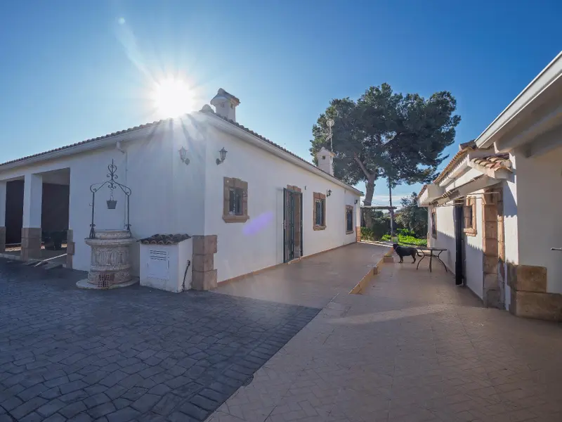 Villa with 3 bedrooms in Elche, Costa Blanca — photo 23 of 30