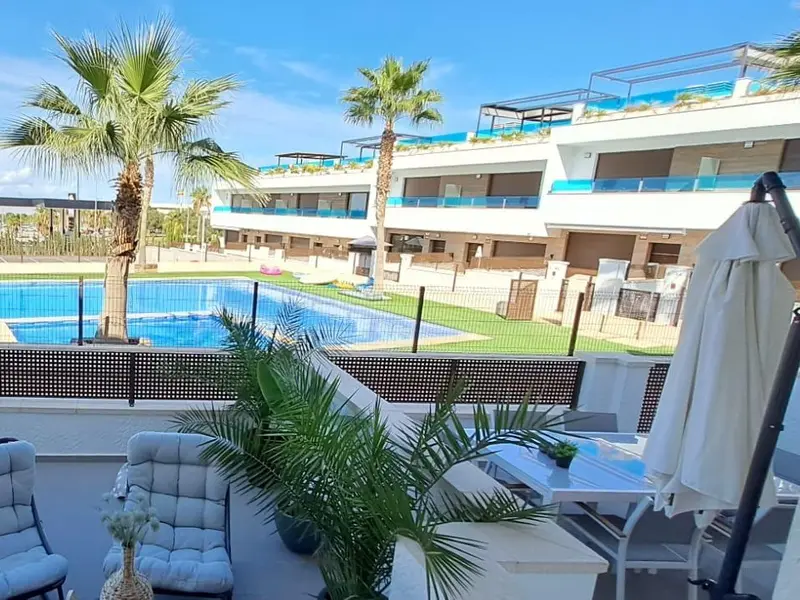 بيت متصل de 3 dormitorios en Torrevieja, Costa Blanca — صورة 2 من 30