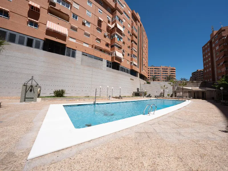 Apartamento de 2 dormitorios en Alicante, Costa Blanca — foto 27 de 28