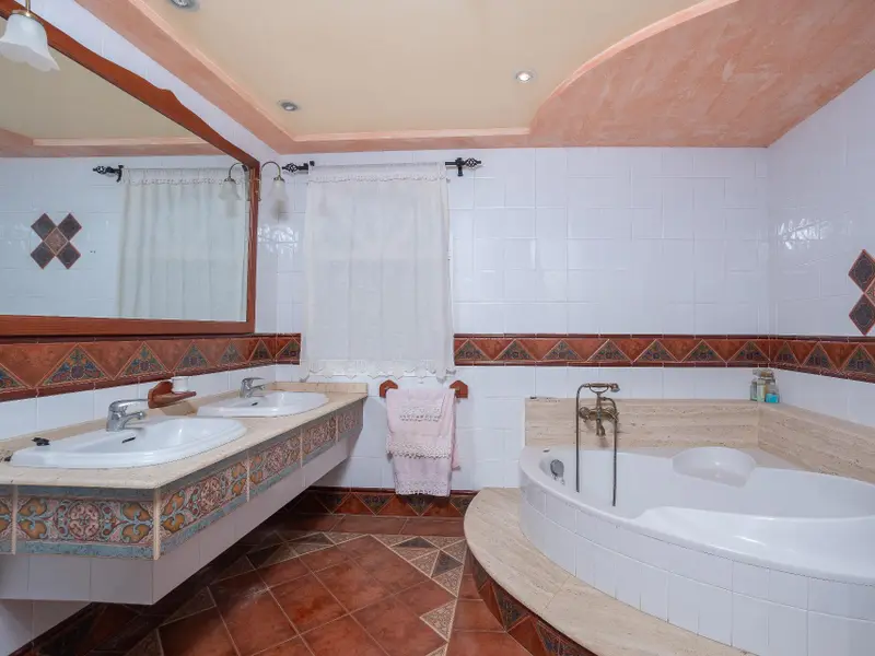 Villa with 3 bedrooms in Elche, Costa Blanca — photo 11 of 30