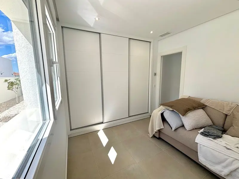 Villa de 3 dormitorios en Rojales, Costa Blanca — foto 23 de 30