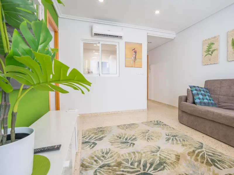Apartamento de 2 dormitorios en Benidorm, Costa Blanca — foto 2 de 12