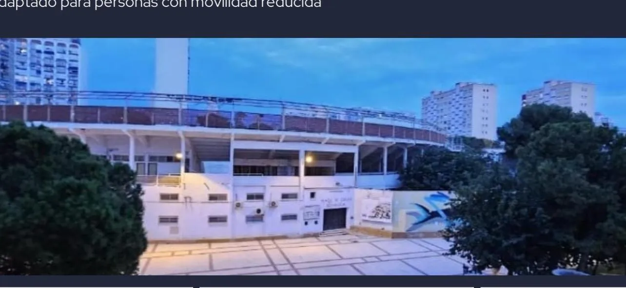 Local comercial de 10 dormitorios en Benidorm, Costa Blanca — foto 1 de 3