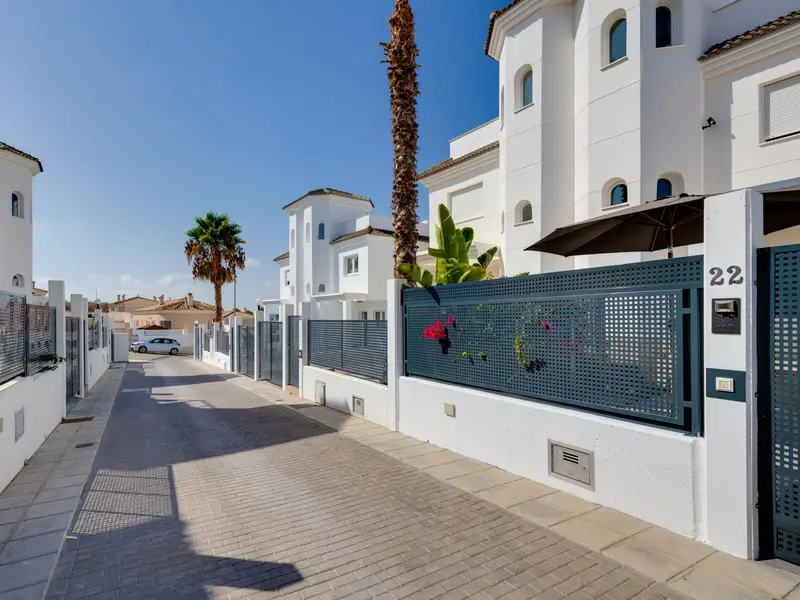 Villa with 3 bedrooms in San Fulgencio, Costa Blanca — photo 23 of 30
