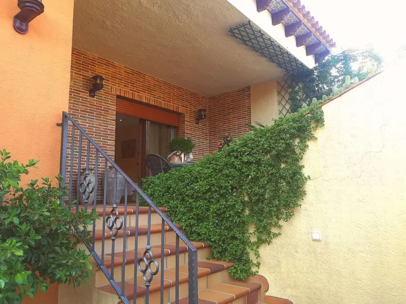 Villa de 3 dormitorios en Granja de Rocamora, Costa Blanca — foto 2 de 30
