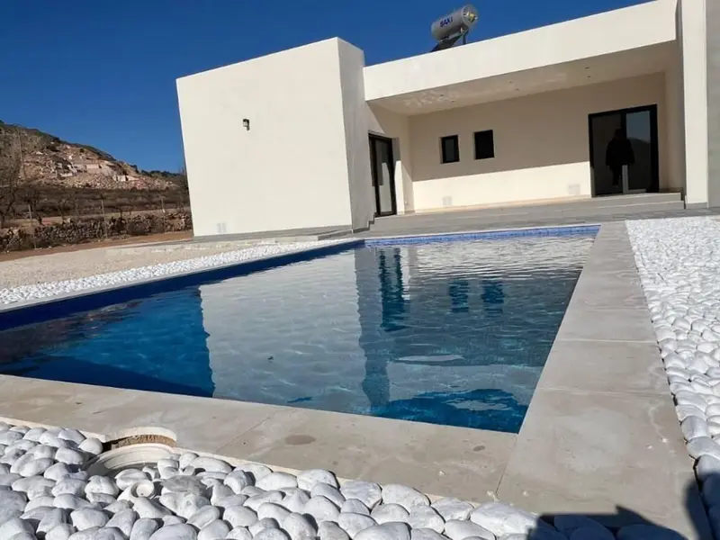 Villa de 3 dormitorios en Hondón de las Nieves, Costa Blanca — foto 27 de 29