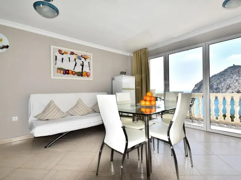 Local comercial de 24 dormitorios en Benidorm, Costa Blanca — foto 17 de 27
