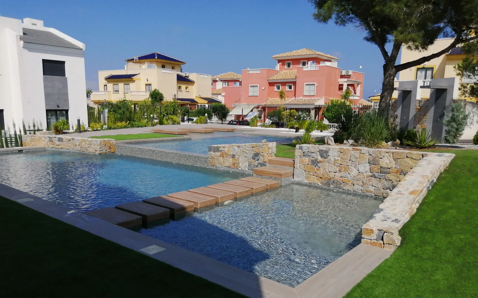 Bungalow planta baja de 3 dormitorios en Torrevieja, Costa Blanca — foto 1 de 1