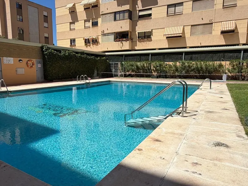 Wohnung mit 2 Schlafzimmern in Alicante, Costa Blanca — Foto 2 von 17