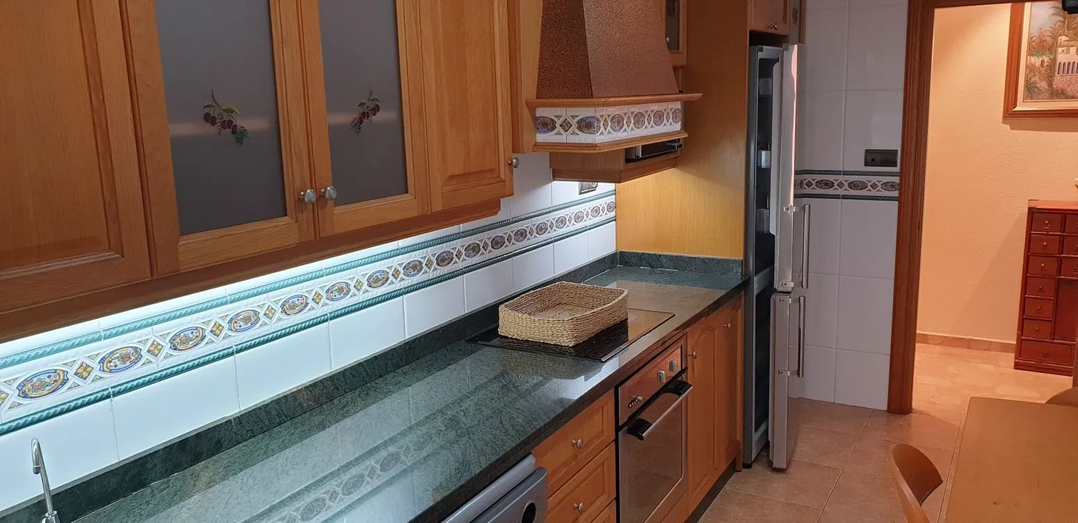 Apartamento de 3 dormitorios en Elche, Costa Blanca — foto 1 de 20