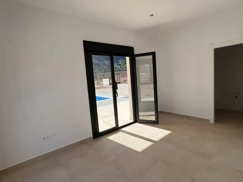 Villa de 3 dormitorios en Hondón de las Nieves, Costa Blanca — foto 10 de 29
