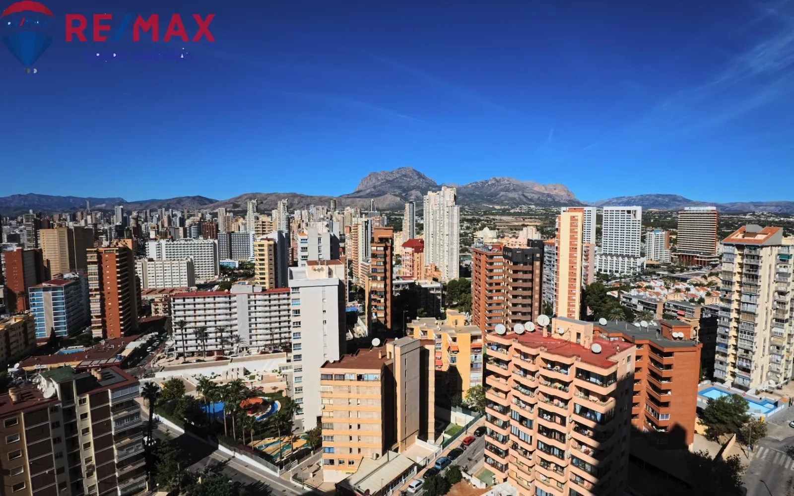 Apartamento de 2 dormitorios en Benidorm, Costa Blanca — foto 1 de 12