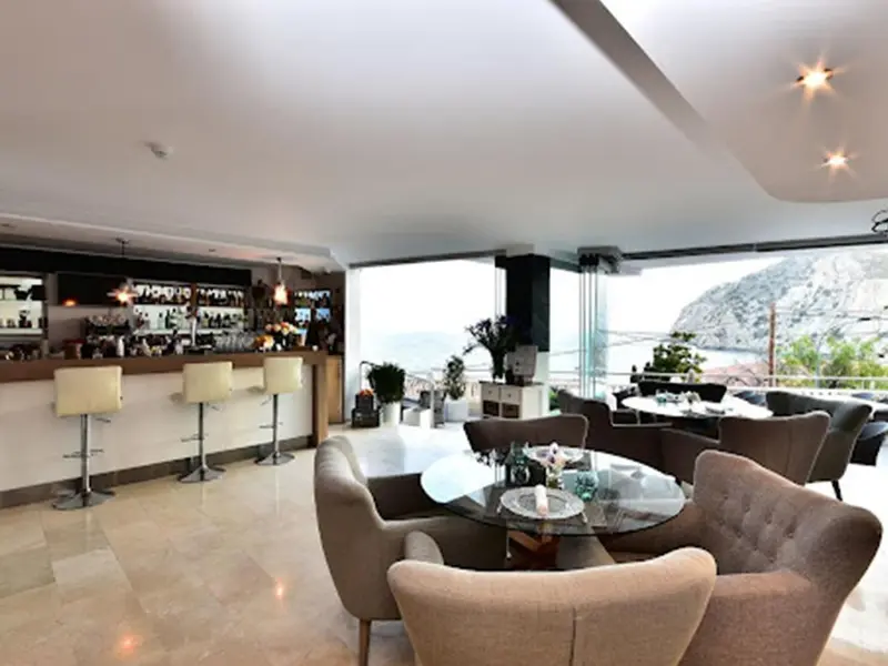 Local comercial de 24 dormitorios en Benidorm, Costa Blanca — foto 9 de 27