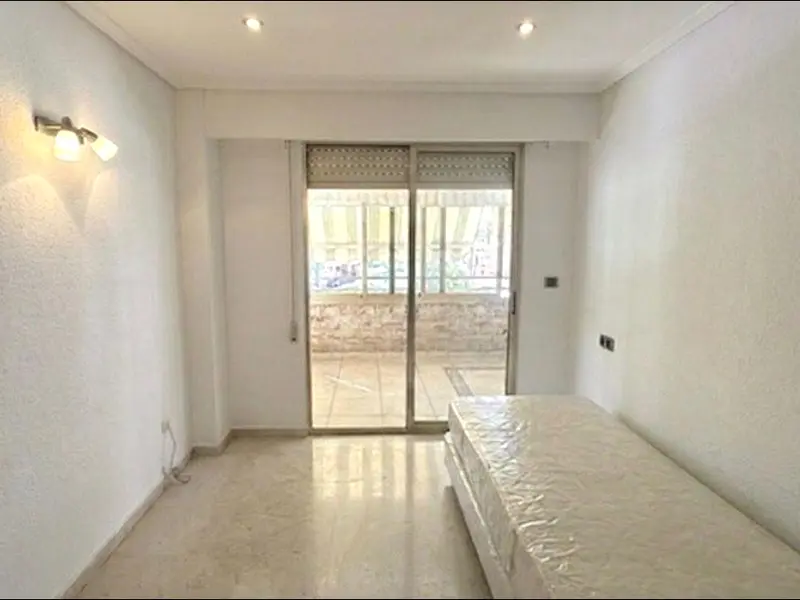 Apartamento de 3 dormitorios en Alicante, Costa Blanca — foto 8 de 9