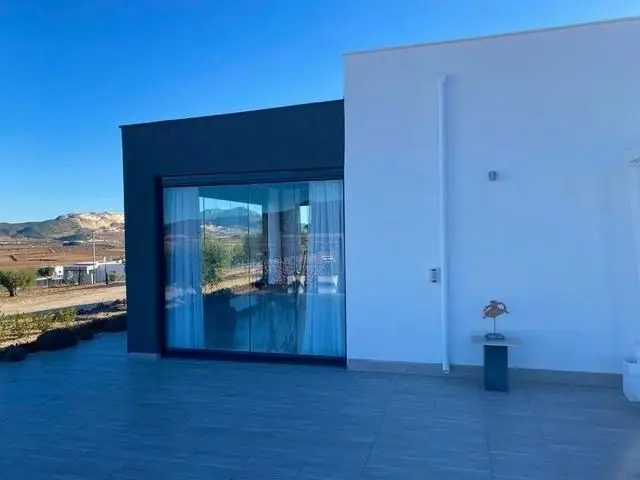 Villa de 3 dormitorios en Hondón de las Nieves, Costa Blanca — foto 24 de 29
