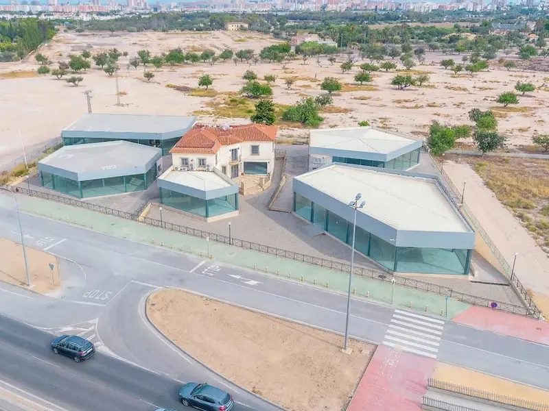 محل تجاري en Alicante, Costa Blanca — صورة 12 من 16