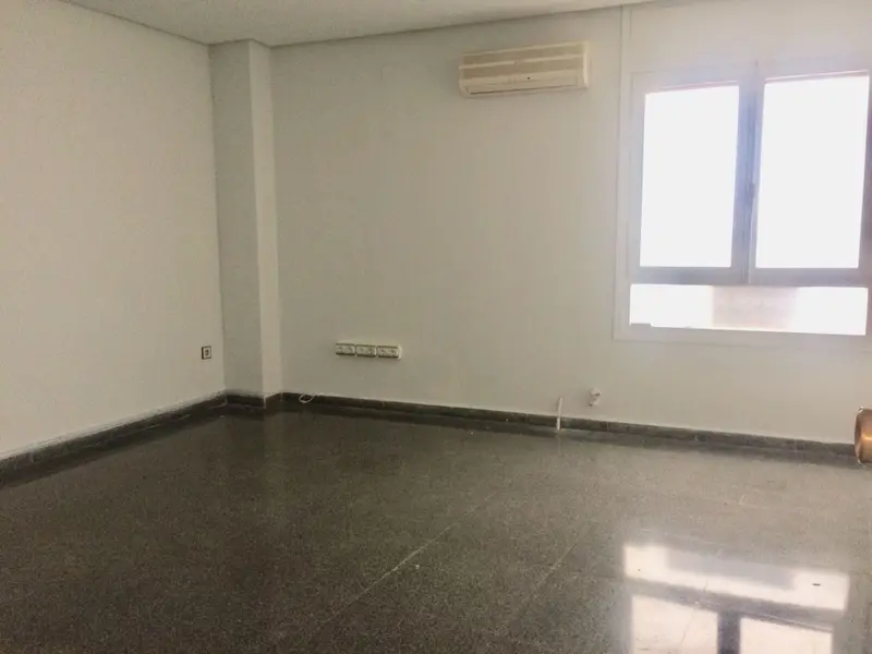 Local comercial de 1 dormitorios en Elche, Costa Blanca — foto 4 de 9