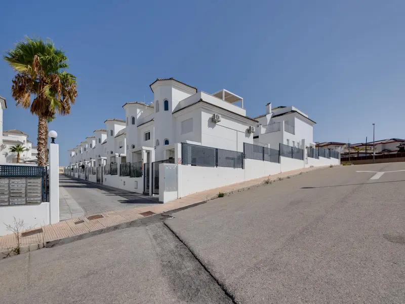 Villa with 3 bedrooms in San Fulgencio, Costa Blanca — photo 22 of 30
