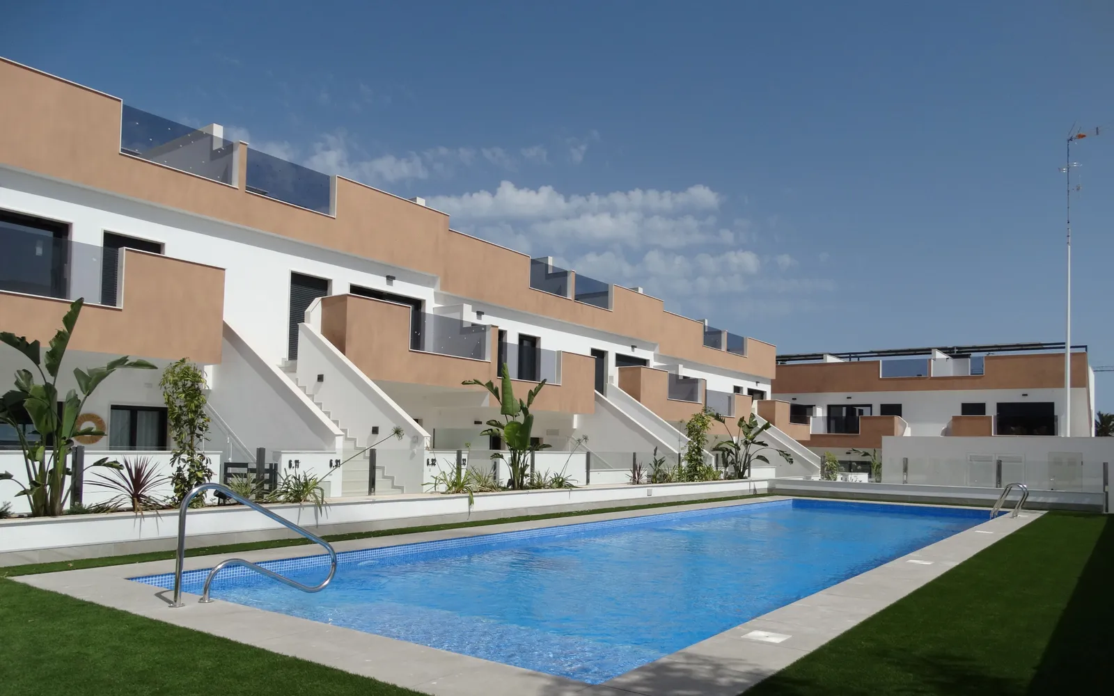 Bungalow planta baja de 2 dormitorios en Pilar de la Horadada, Costa Blanca — foto 1 de 1