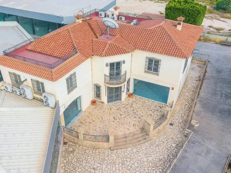 محل تجاري en Alicante, Costa Blanca — صورة 2 من 16