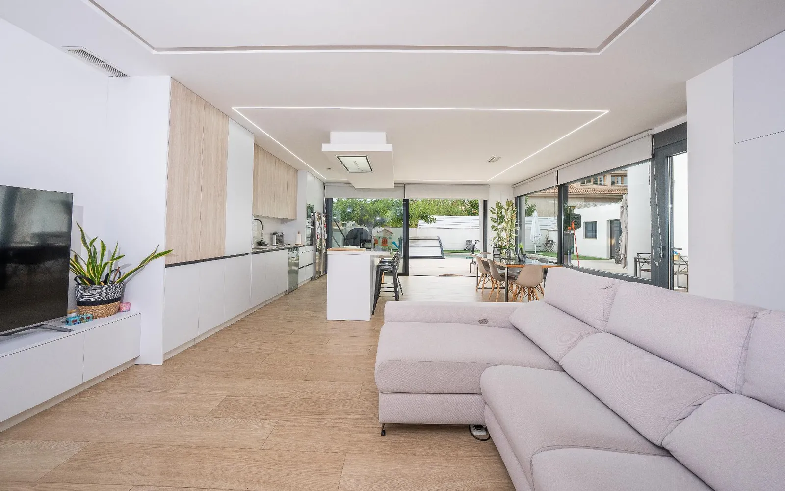 Villa de 3 dormitorios en Desconocido, Costa Blanca — foto 1 de 30