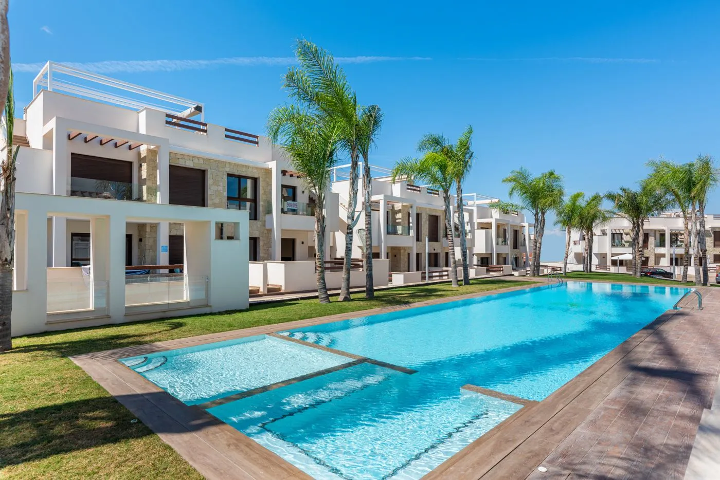 Bungalow de 2 dormitorios en Torrevieja, Costa Blanca — foto 1 de 30