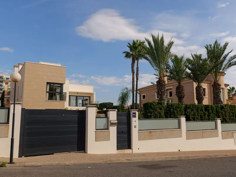 Villa mit 3 Schlafzimmern in Torrevieja, Costa Blanca — Foto 2 von 30