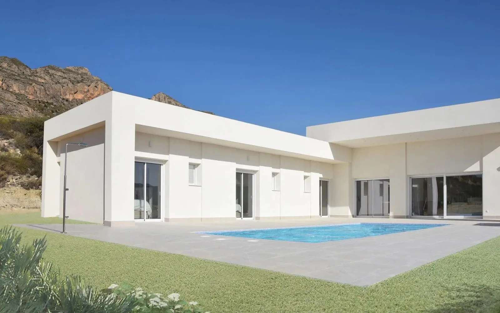 Villa de 3 dormitorios en La Romana, Costa Blanca — foto 1 de 30