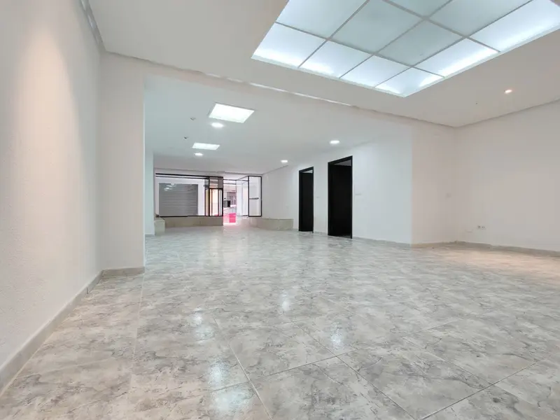 Комерційне приміщення у Elche, Коста-Бланка — фото 2 з 17